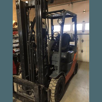 Rental store for straight mast forklift in the Missoula area